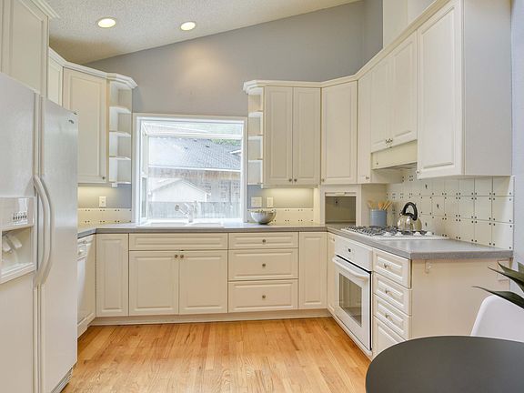 5th image of 2510 231st Ave NE
