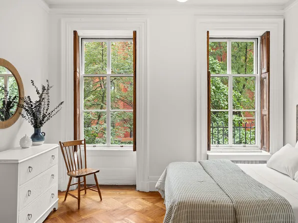 111 East 10th Street image 1 of 10