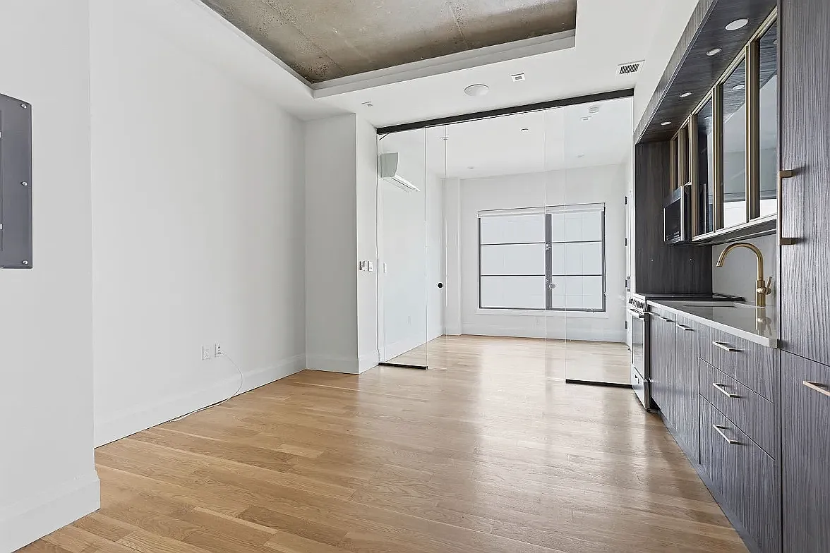 329 Gates Avenue — Photo 2