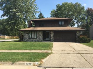 1321 NW 90th Ct, Clive, IA 50325