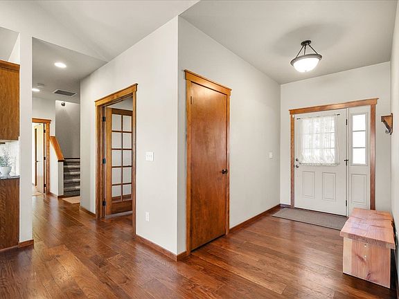 4th image of 1414 E Sawgrass Ln