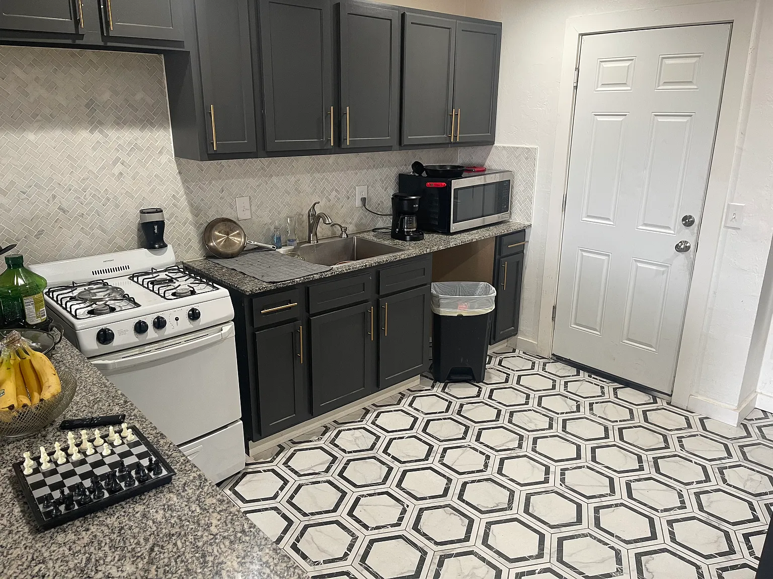 2 bed, 909 sqft, $1,200 — Photo 2