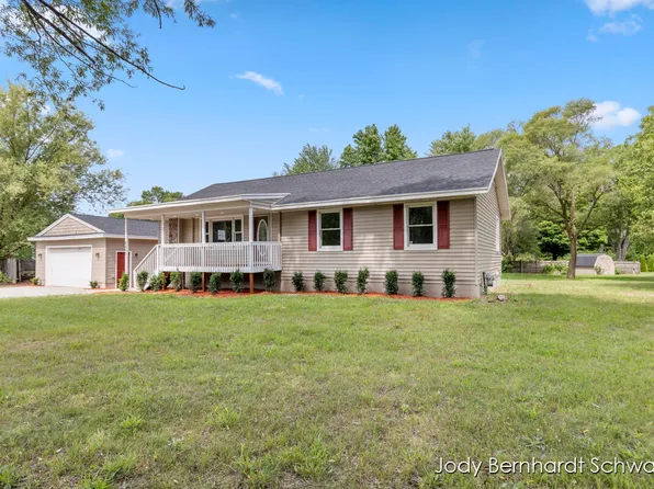 8803 Holton Rd, Holton, MI 49425