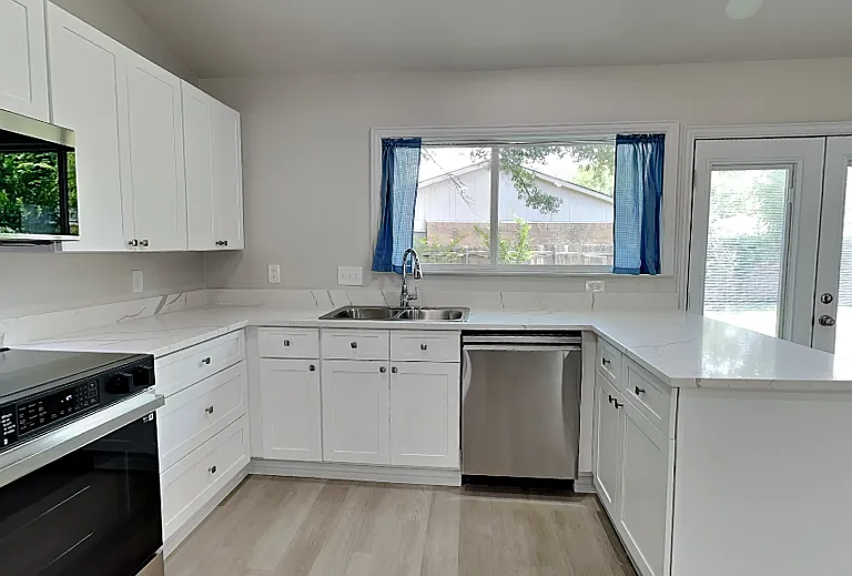 4348 Spindletree Ln — Photo 5