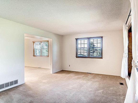 4th image of 730 Wuthering Heights Dr