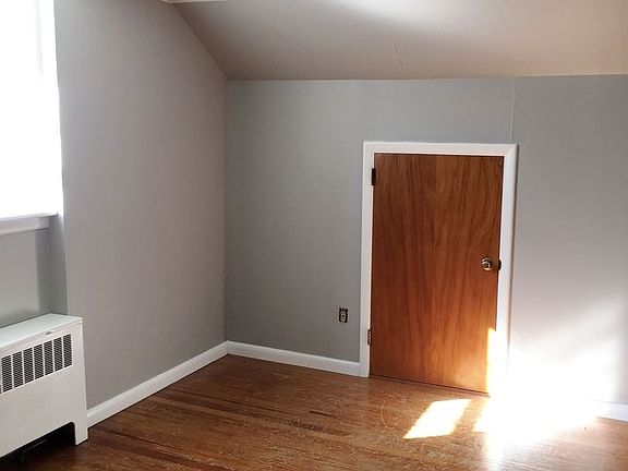 3rd image of 5 Lily Ln