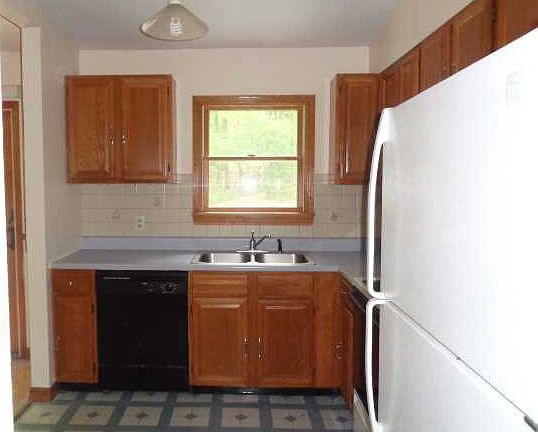 4th image of 5 Honeywell Ln