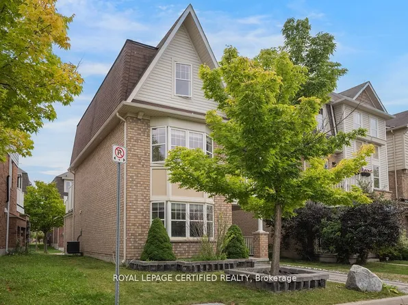 216 Magurn Gate, Milton, ON L9T 7B4