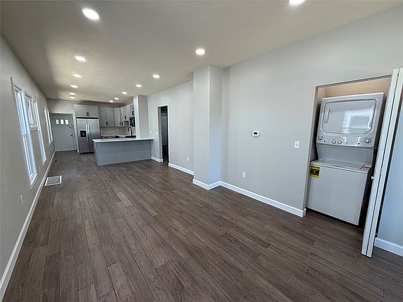 4th image of 121 W 24th St