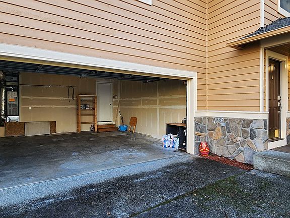 5th image of 821 233rd Pl NE