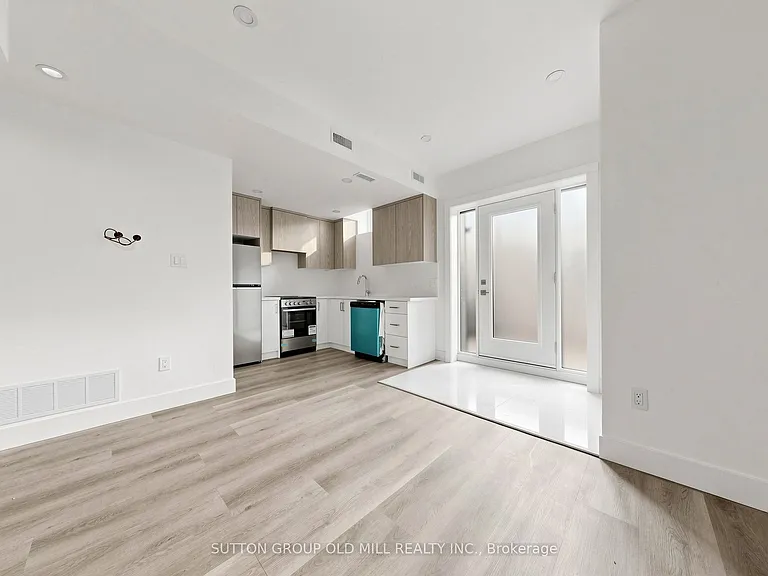 1925 Lawrence Ave W #1 — Photo 17