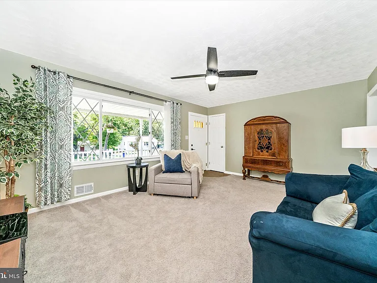 8409 Woodward St — Photo 5