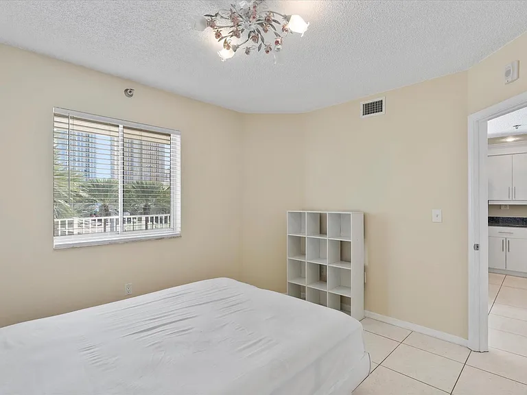 18260 N Bay Rd #304 — Photo 31