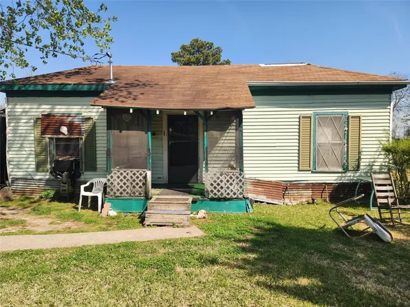 408 E Main St, Wolfe City, TX 75496