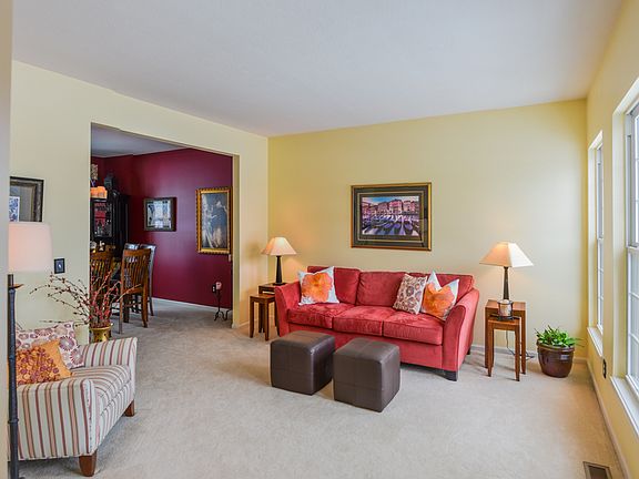 5th image of 35759 Bentley Dr