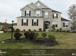 10214 Woodlands Dr, Brecksville, OH 44141