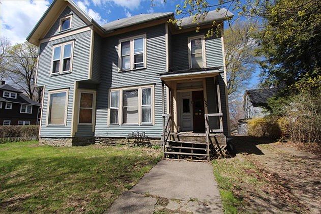 2nd image of 133 Lakeview Ave
