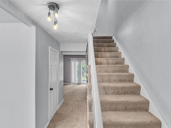 2nd image of 3241 Yellow Pine Cres