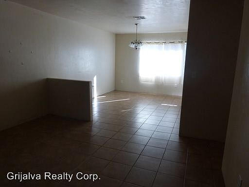 3rd image of 5015 S Park Ave