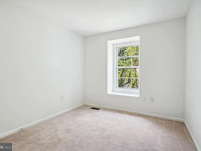 9909 Hemlock Woods Ln — Photo 22