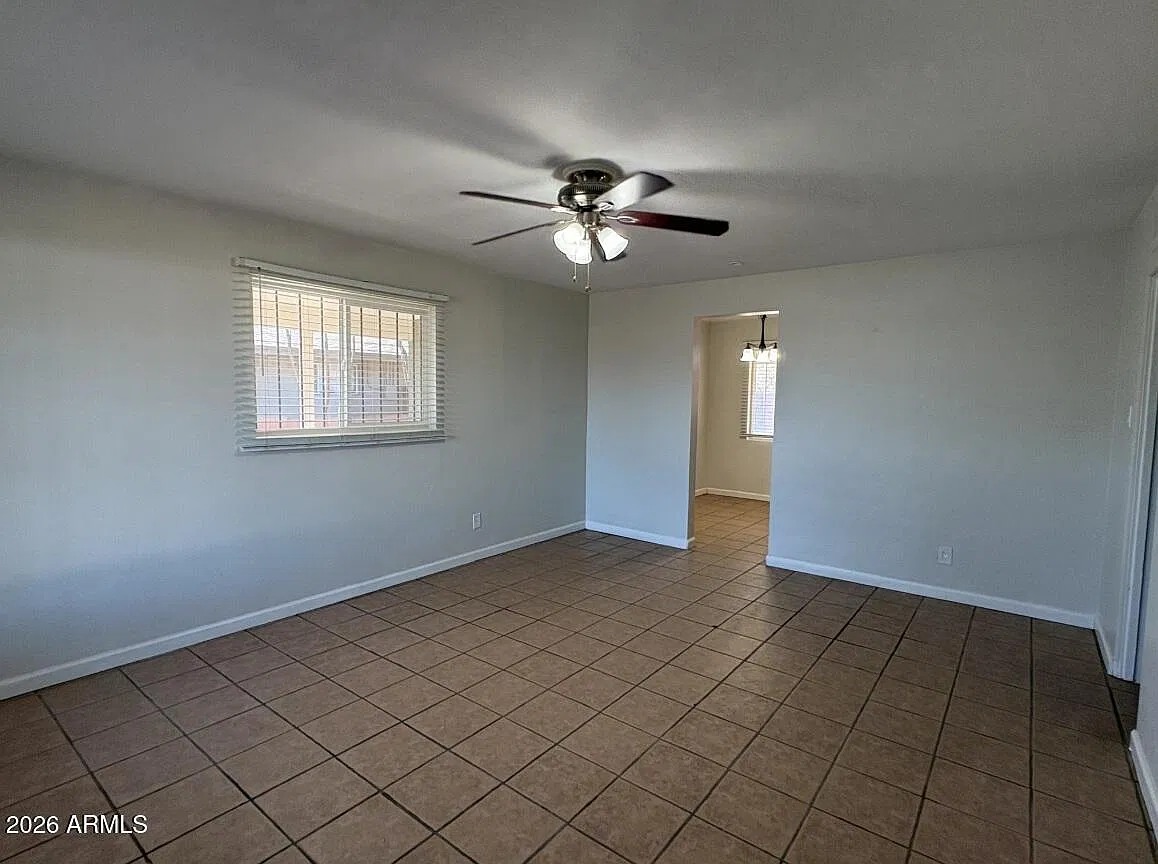 3 bed, 3.5 bath, 1120 sqft, $1,645 — Photo 2