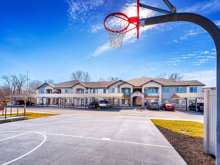 Eagle River Apartments — Photo 12