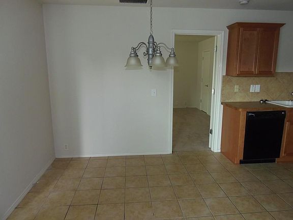 4th image of 717 River Run Dr