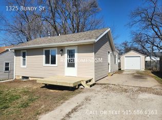 1325 Bundy St, Des Moines, IA 50315
