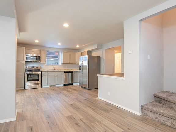 4th image of 2123 E Desmet Ave