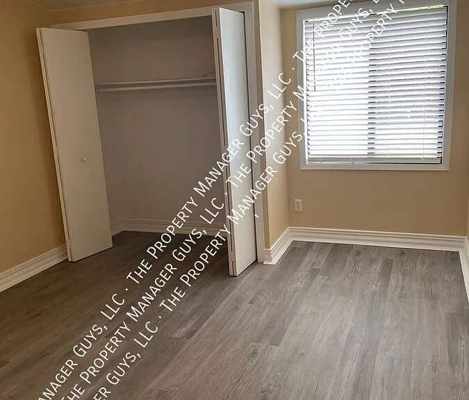 1925 Laredo Dr — Photo 12