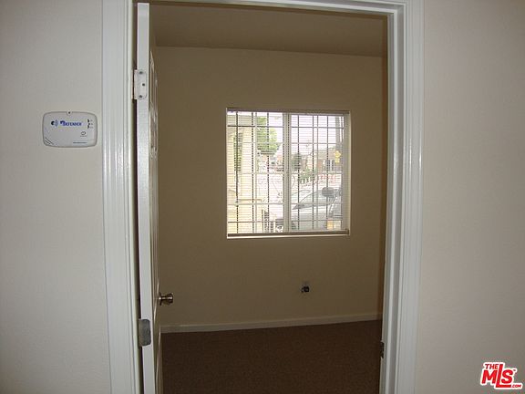 5th image of 1032 W 65th St