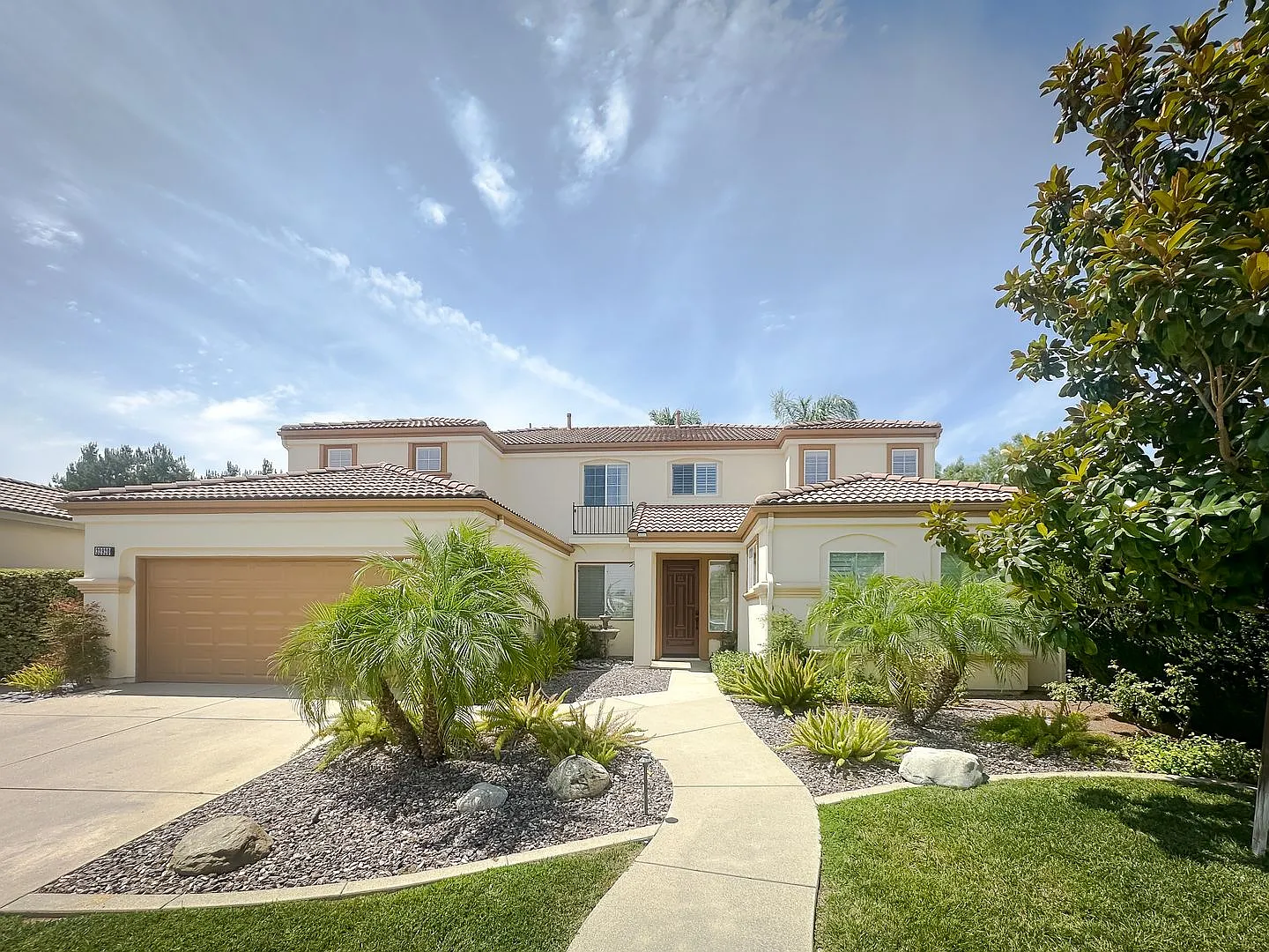 Beautifully Upgraded Crowne Hill Home for Lease! — Photo 1