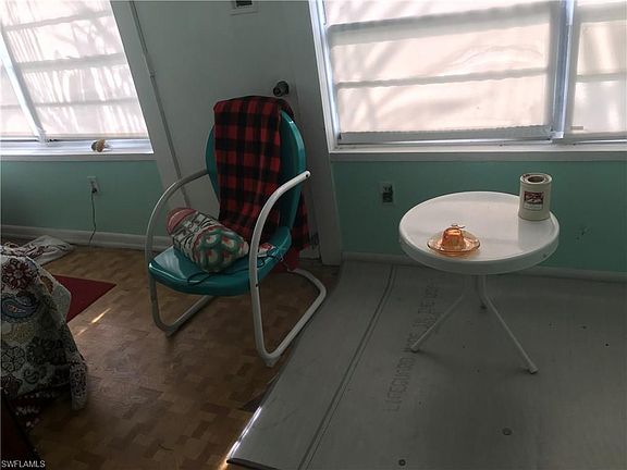 5th image of 27441 Pullen Ave