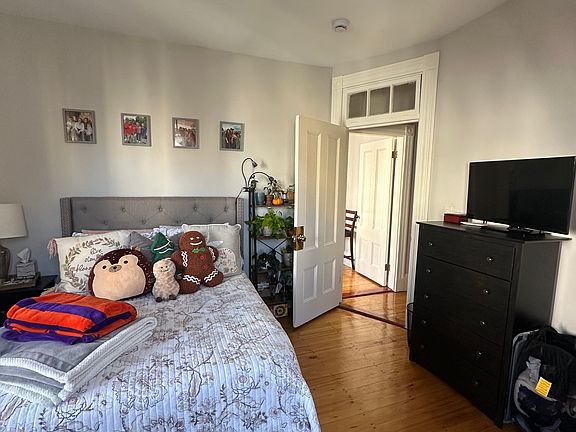 5th image of 37 Crescent Ave #2