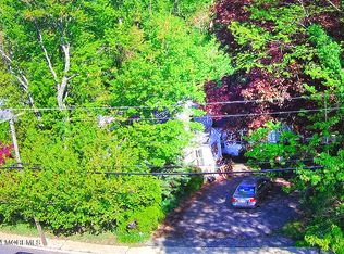 152 Chapel Hill Rd, Red Bank, NJ 07701