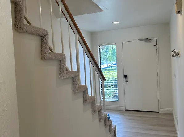 618 Artisan Rd, Thousand Oaks, CA 91320