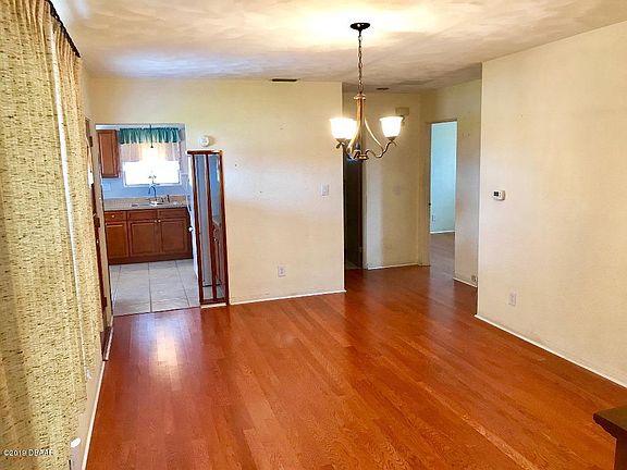 3rd image of 3 Raymonde Cir