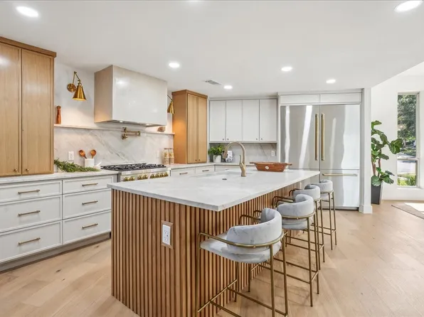 9601 Winding Ridge Dr, Dallas, TX 75238