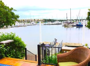307 Harborside Cir, Kemah, TX 77565