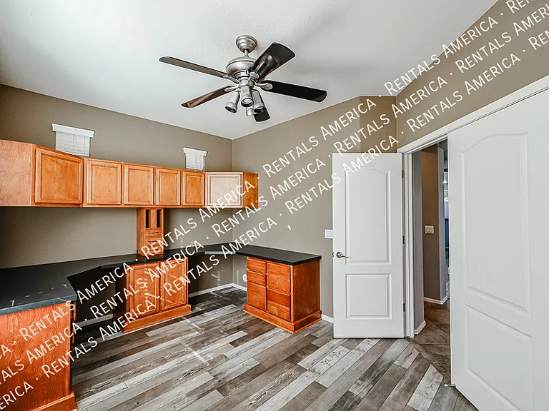 2614 W Florentine Rd — Photo 8