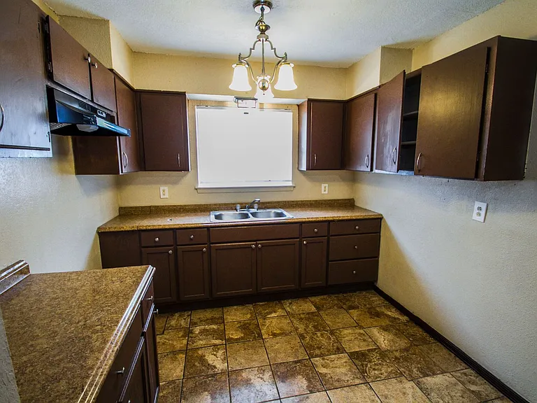 511 Jamaica Dr — Photo 23