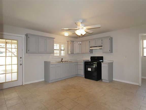 5th image of 102 Eastwood Pl