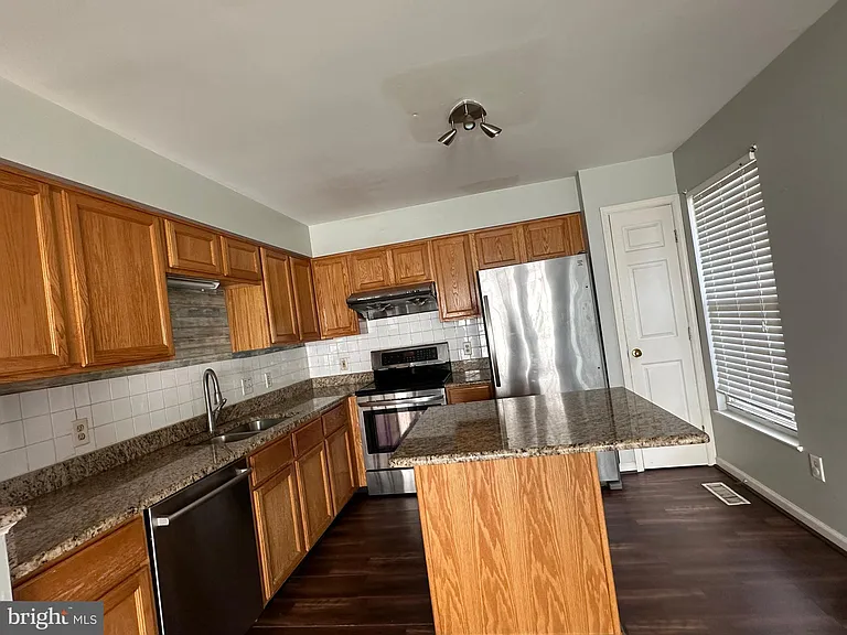 108 Steven Ln — Photo 9