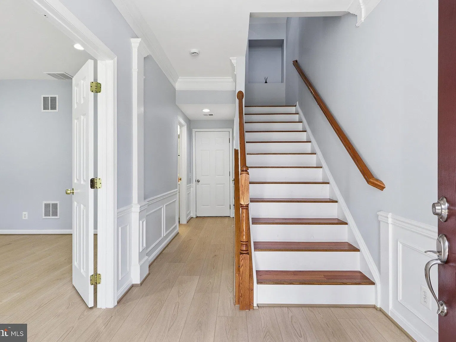 4 bed, 4.0 bath, 1624 sqft, $3,200 — Photo 3