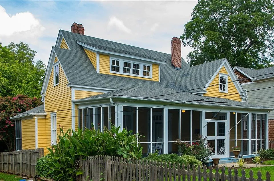 765 Woodland Ave SE