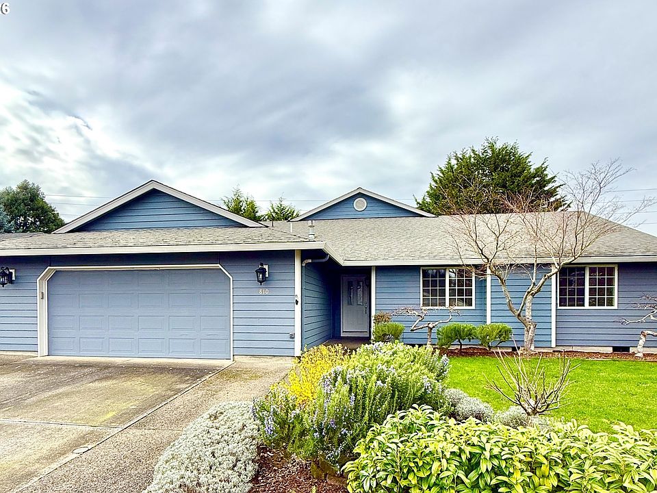 1st image of 810 NE 167th Ave