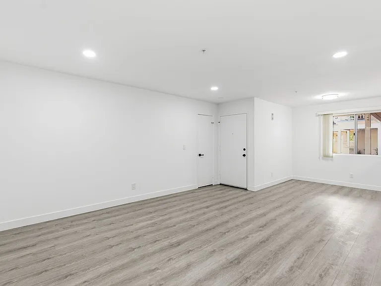2030 Ivar Avenue — Photo 5