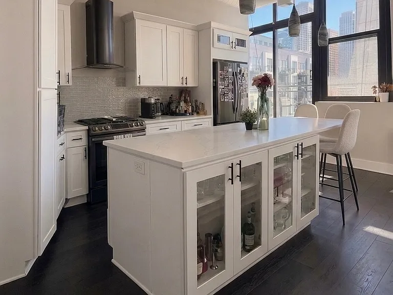 843 W Adams St — Photo 6