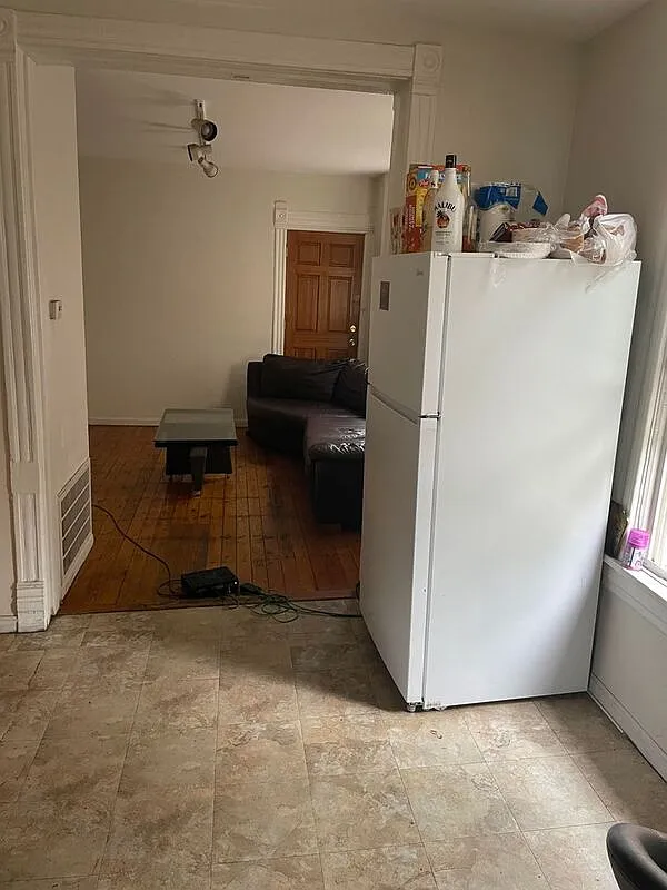 2 bed, 1.0 bath, 750 sqft, $1,300 — Photo 3