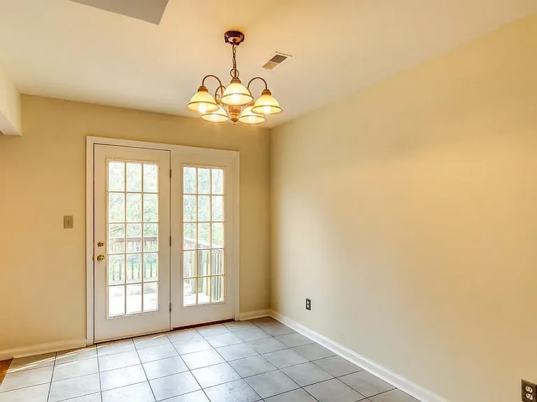578 Hampton Way #A — Photo 11